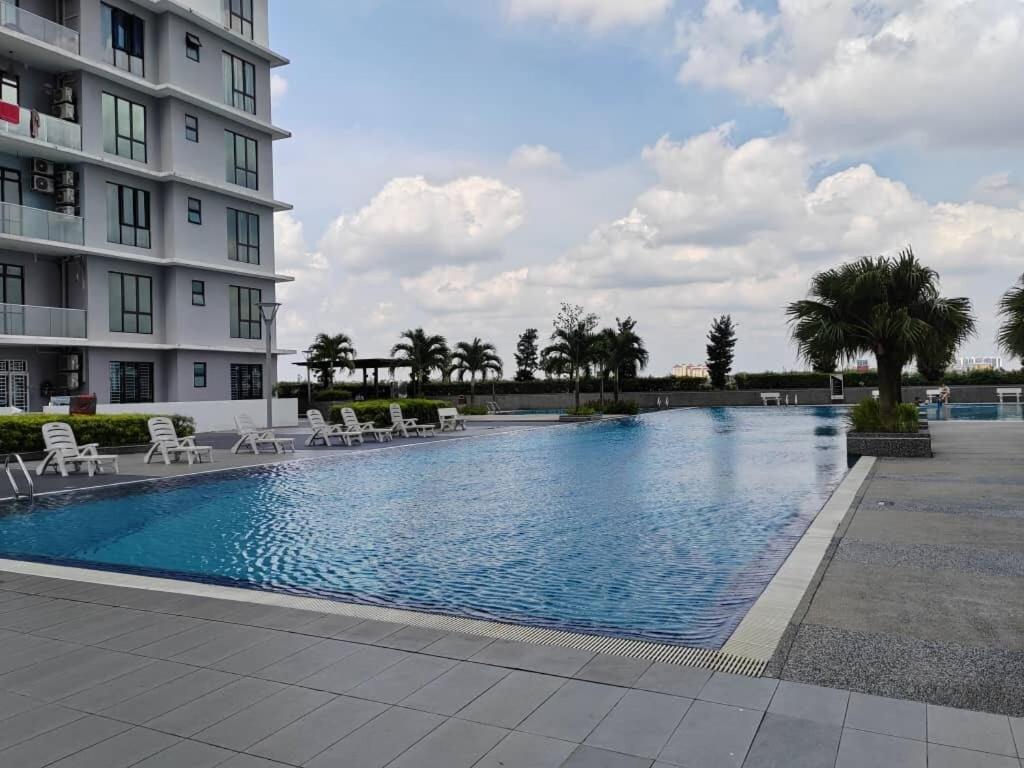 Pb1406 Two Bedroom Beside Paradigm Mall