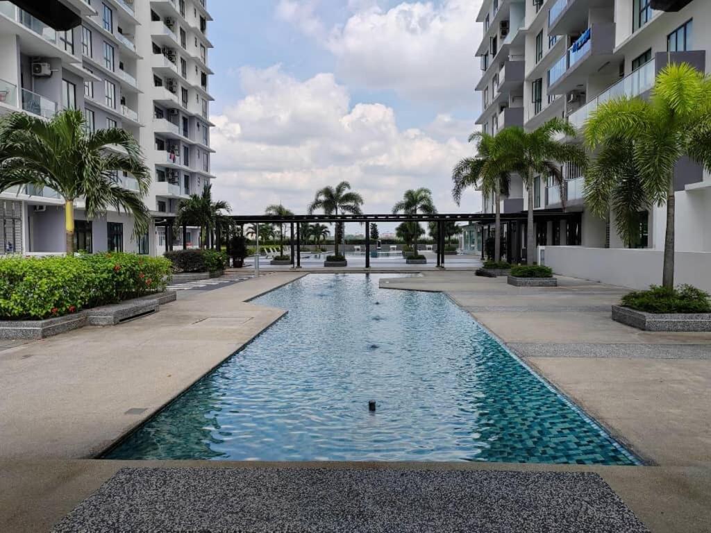 Pb1406 Two Bedroom Beside Paradigm Mall