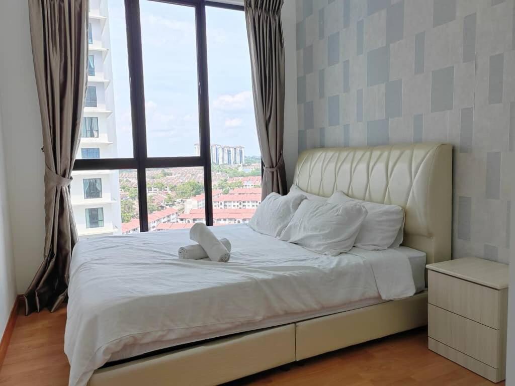 Pb1406 Two Bedroom Beside Paradigm Mall *