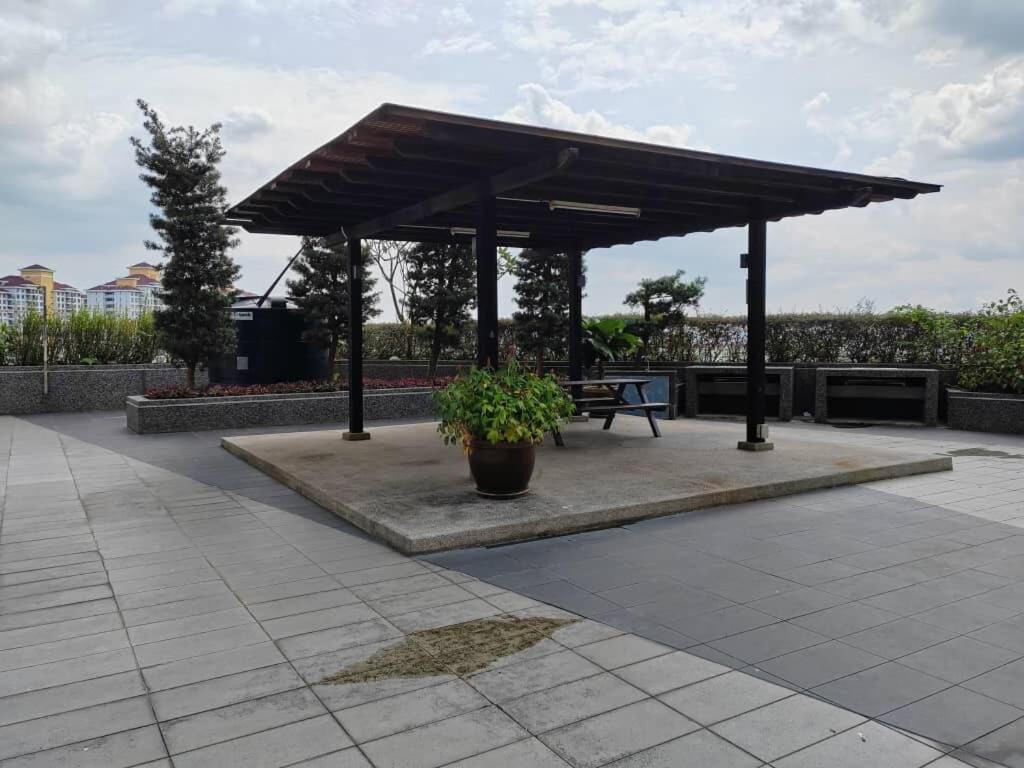 Pb1406 Two Bedroom Beside Paradigm Mall *